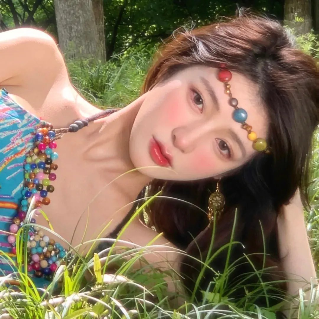 追梦的黎族女娃娃